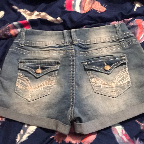 Shorts - Picture 3 of 3